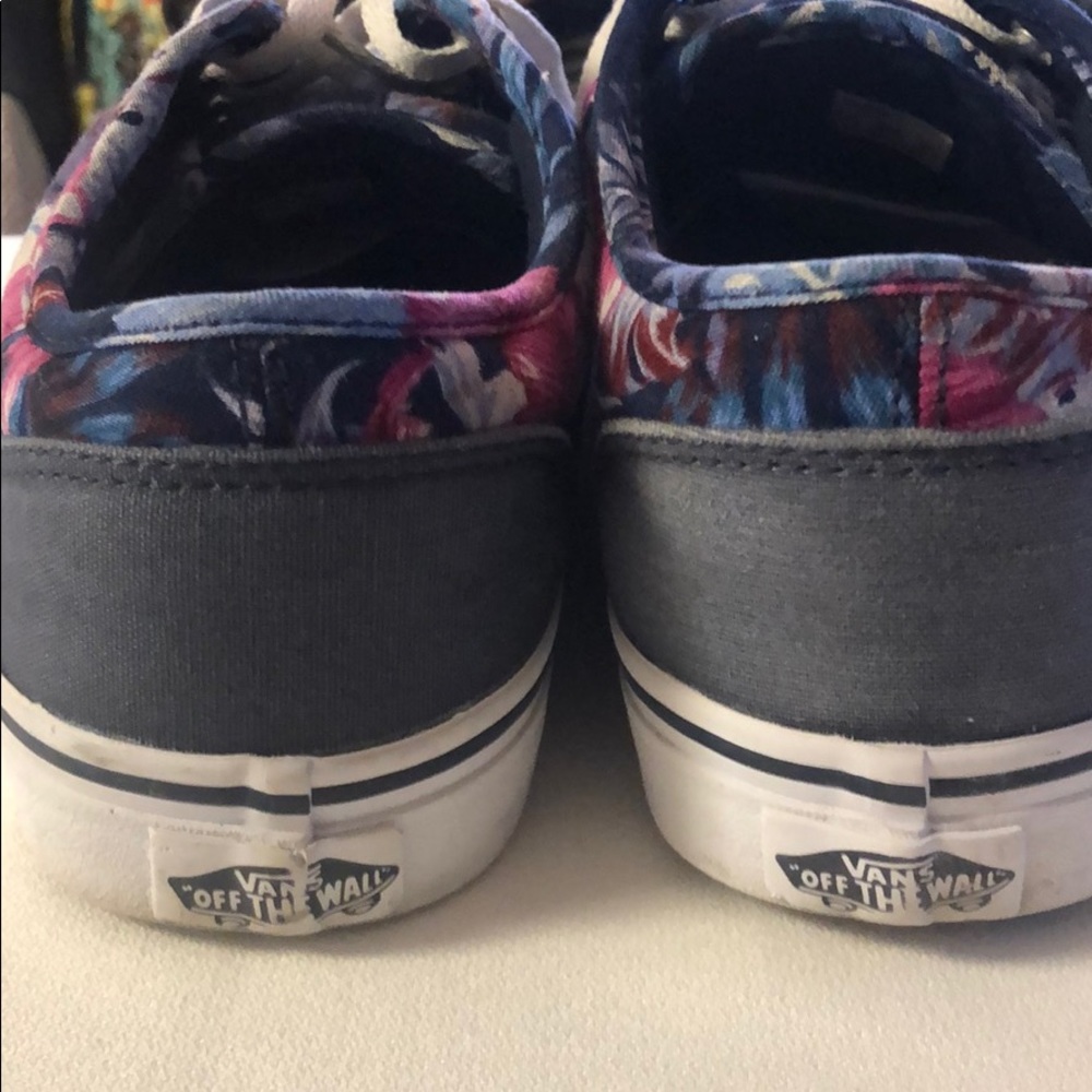Vans - Picture 5 of 6